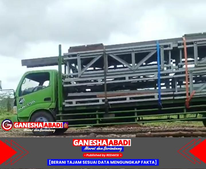 DPUCKPP Banyuwangi Bangun Jembatan Darurat Roda Dua di Sungailembu