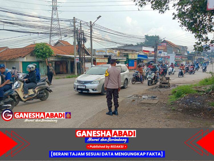 Polsek Pasarkemis Gelar PECAK, Personel Laksanakan Gatur Lalin Pagi Hari di Perempatan Nebeng