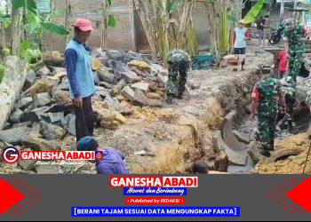 Babinsa Gelar Karya Bakti Pembuatan Talud Jalan, Wujud Kepedulian Perbaikan Infrastruktur