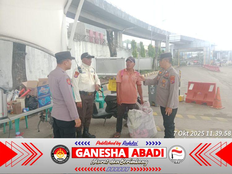 Personel Samapta KSKP Merak Laksanakan Patroli Dialogis Jaga Harkamtibmas di Kawasan Pelabuhan