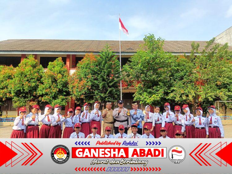 Bhabinkamtibmas Polsek Pasar Kemis Jadi Pembina Upacara di SDN Suka Asih 1, Sampaikan Pesan Kamtibmas kepada Pelajar