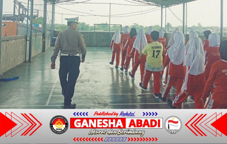 Kanit Lantas Polsek Cikupa Latih Pocil di SD Islam Terpadu Smart Syahida
