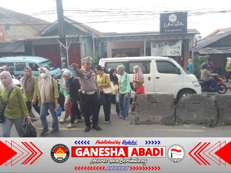 Personel Lantas Polsek Cikupa Laksanakan PECAK, Ciptakan Arus Lalu Lintas Sore yang Aman dan Lancar