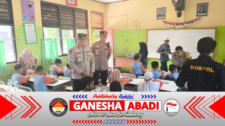 Polsek Cikupa dan Kabag SDM Polresta Tangerang Tinjau Pendistribusian Makanan Bergizi Gratis di SDN 04 Cikupa