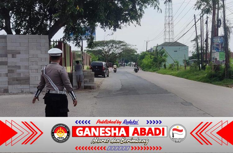 Polsek Kronjo Pastikan Kamseltibcarlantas Melalui Strong Point Lantas