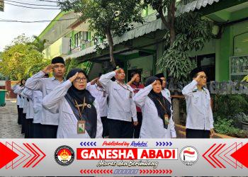 Upacara Bendera di MTsN 3 Surabaya Berlangsung Khidmat, Siswa Kelas IX Diharapkan Tampilkan Versi Terbaik