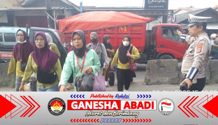 Anggota Lantas Polsek Cikupa Laksanakan Protap Sore, Wujudkan Kamseltibcar Lantas di Jalur Padat