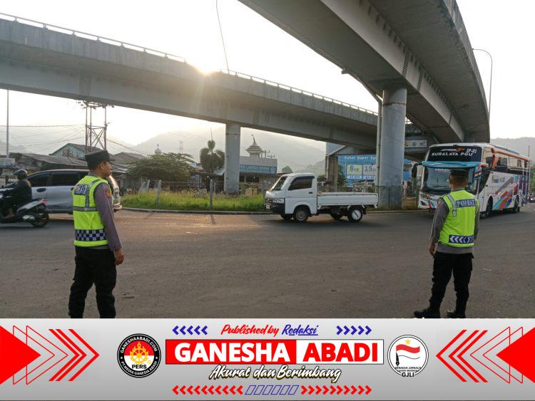 Pengaturan Kendaraan di Laksanakan Personil Polsek Kskp Merak Polres Cilegon Polda Banten