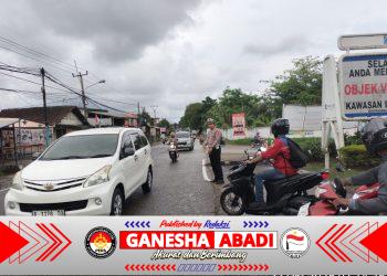 Personil Polsek Ciwandan Lakukan Giat Strong Poin Pelayanan Masyarakat Dan Lancarkan Kepadatan Lalu-lintas