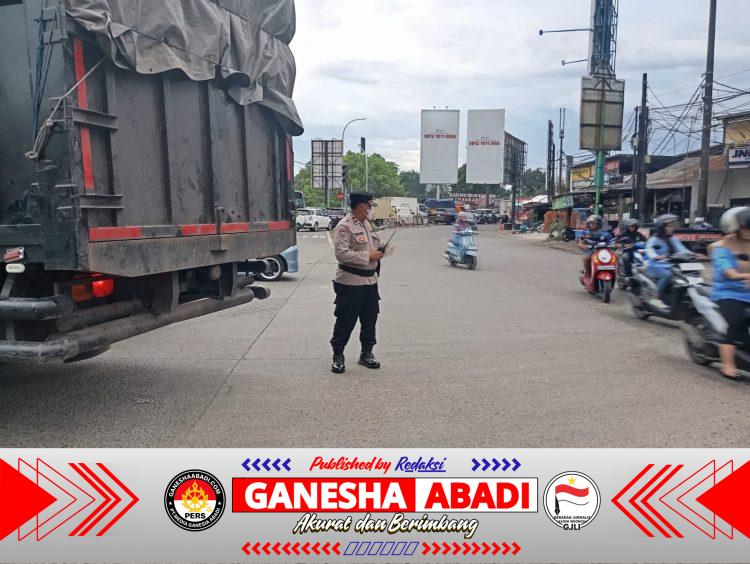 Ciptakan Kamseltibcar Lantas, Polsubsektor Cikupamas Gelar Pengaturan Arus Lalu Lintas Sore Hari