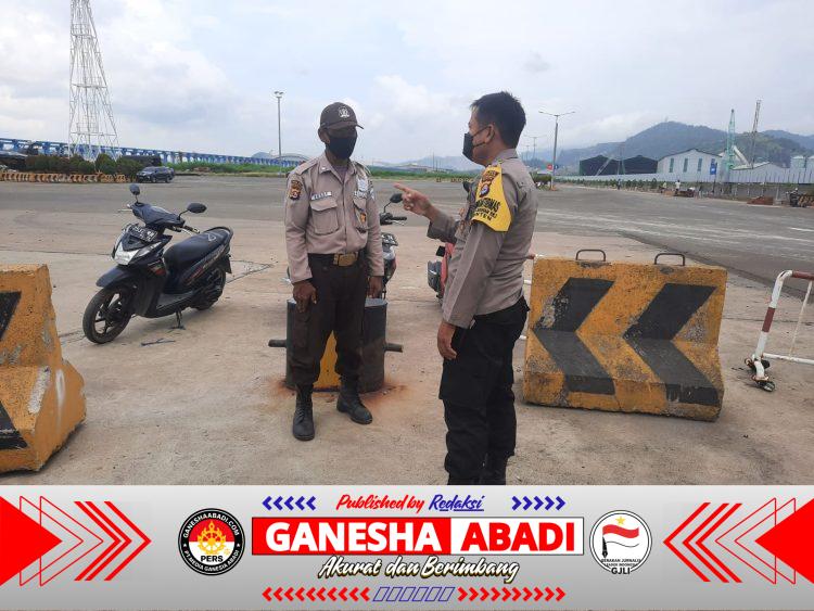 Bhabinkamtibmas Polsek KSKP Banten Polres Cilegon dialogis dengan Buruh Pelabuhann