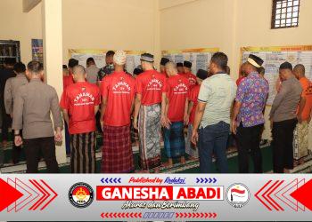 Pastikan Hak Ibadah Terpenuhi, Kapolresta Tangerang Shalat Berjamaah Bareng Tahanan