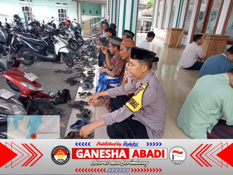 Usai Shalat Berjamaah, Personel Polsek Ciwandan Tegur Sapa Warga untuk Pererat Silaturahmi