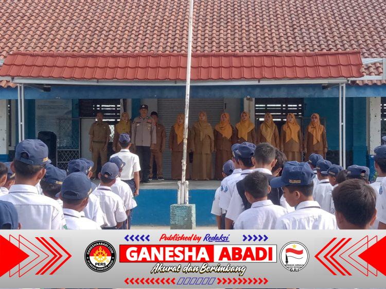 Polsek Kronjo Ajak Pelajar Cinta Tanah Air Lewat Upacara