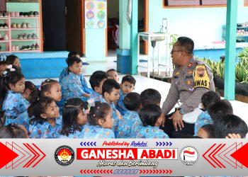 Polisi Sambangi TK Bhayangkari Pati, Anak-Anak Diajak Belajar Tertib Lalu Lintas Sejak Dini