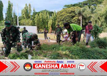 Semangat Juang Tak Pernah Pudar: Prajurit Kodim 0825/Banyuwangi Gelar Karya Bhakti Bersihkan Makam Pahlawan Jelang Hari Pahlawan 2025