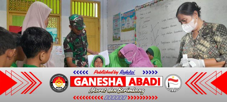 TNI Dukung Kesehatan Anak, Babinsa Klego Dampingi Imunisasi di Sekolah Dasar