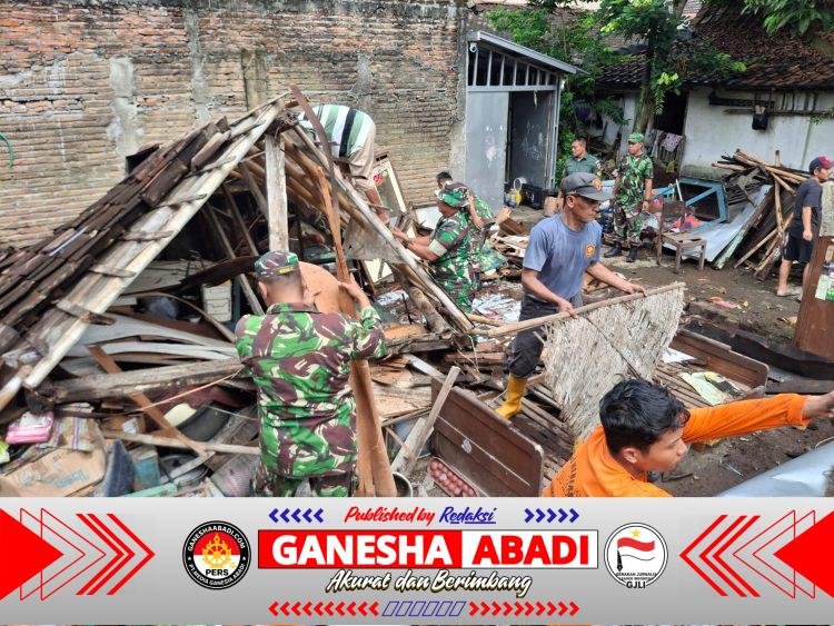 Heri Tak Sungkan Bantu Warganya dalam Pembangunan Talud Jalan Desa