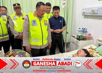 Kapolresta Cilacap Jenguk Korban Longsor di RSUD Majenang, Pastikan Penanganan Berjalan Optimal