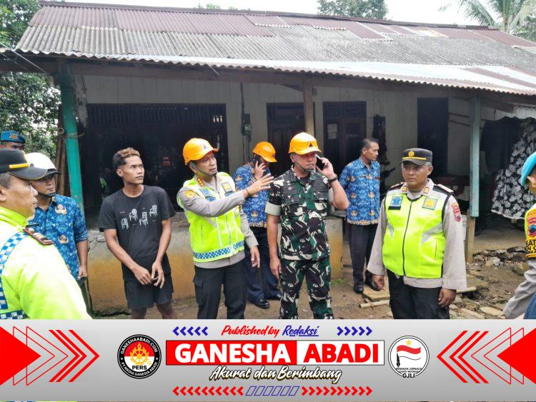 Kapolresta Dan Forkompimda Banyumas Tinjau Pengungsian Pastikan Penanganan Warga Terdampak Tanah Bergerak Di Sumpiuh