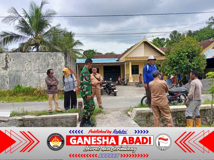 Babinsa Koramil 06 Gambiran Perkuat Pengawalan Irigasi Demi Stabilitas Pangan Nasional