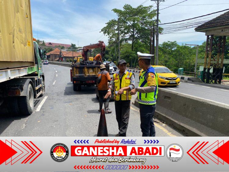 Cegah Fatalitas kecelakaan akibat kerusakan jalan, Polres Semarang laksanakan hal ini.