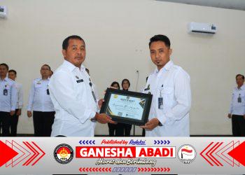 Lapas Banyuwangi Berikan Penghargaan Pegawai Teladan Triwulan IV 2025 kepada Anggriawan Dwi Cahyaputra