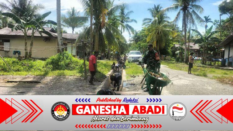 Tumbuhkan Hidup Sehat dan Lingkungan Bersih, Babinsa Koramil Mapurujaya Ajak Warga Bersihkan Parit