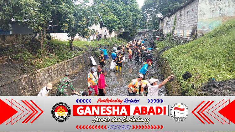 Kodim 0825 Banyuwangi Gelar Karya Bakti Bersihkan Sungai Pesanggaran