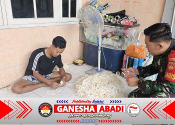 Babinsa Tipes Dukung & Dorong Pelaku UMKM Pembuat Shuttlecock