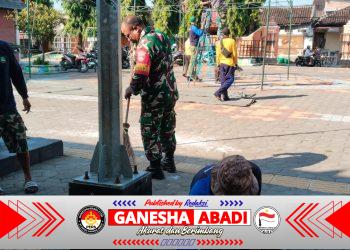 Peduli Kebersihan Lingkungan Babinsa Bersama Saberling dan Warga Kerja Bakti 
