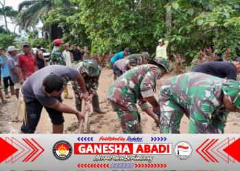 Kodim 0825 Banyuwangi Gerak Cepat Tangani Longsor di Gunung Gamping, Libatkan Ratusan Warga