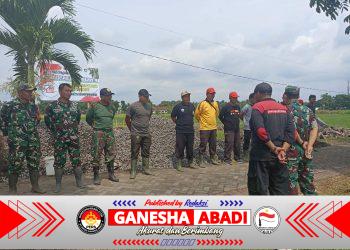 Danramil 0825/06 Gambiran Pimpin Karya Bakti Pembangunan Koperasi Desa Merah Putih