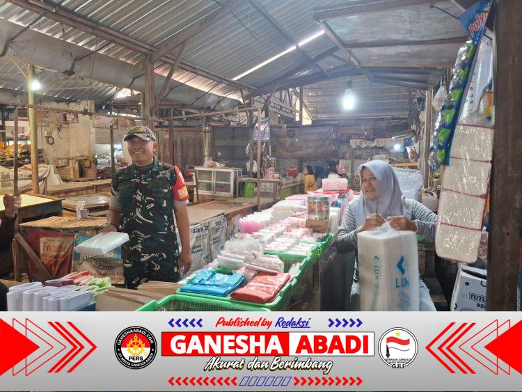 Babinsa Danukusuman Cek Harga & Situasi Pasar Tradisional Harjodaksino