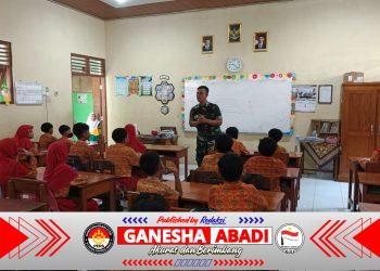 Serma Eko Giat Laksanakan Wasbang dengan Materi Pengenalan Dasar Negara