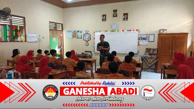 Serma Eko Giat Laksanakan Wasbang dengan Materi Pengenalan Dasar Negara