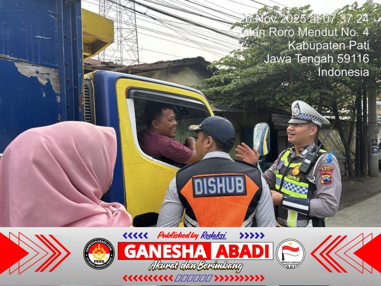 Dapat Hadiah di Jalan? Aksi Simpatik Satlantas Polresta Pati Bikin Warga Senyum Sepanjang Pagi!