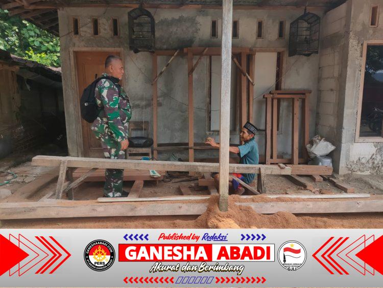 Babinsa Koramil Kemusu Sambangi Pengrajin Mebel, Dorong Pengembangan Usaha Warga