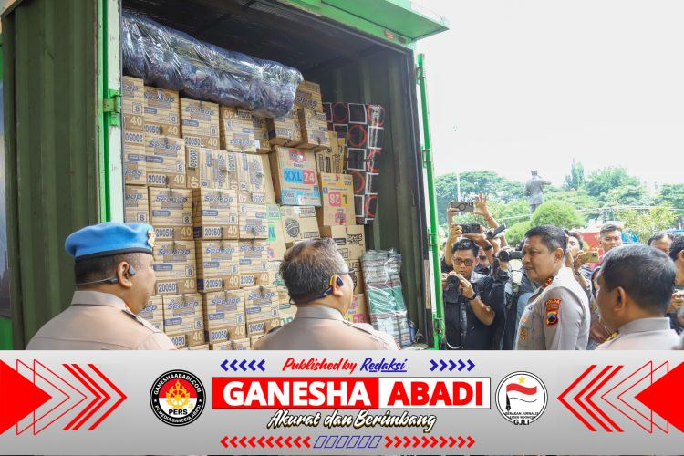 Peduli Bencana Sumatera, Polda Jateng Kirim 5 Truk Berisi Bantuan Logistik, Tenaga Medis dan Uang Tunai Rp. 2,2 Milyar