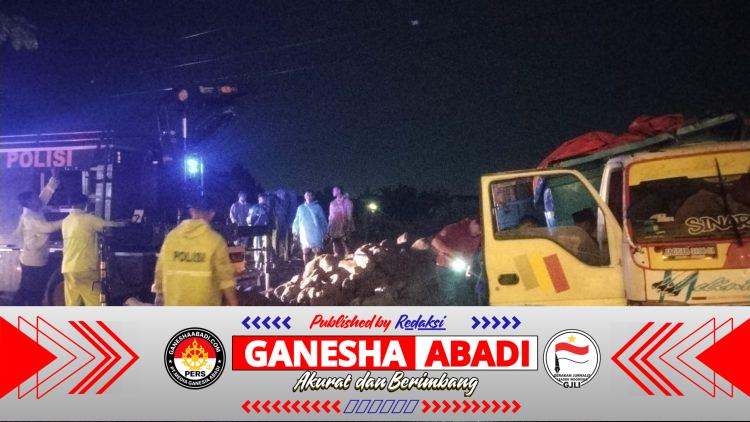 “Transformer” Sat Samapta bergerak, Truk Terguling di Tasikmadu Berhasil di Evakuasi Lalu Lintas Kembali Lancar