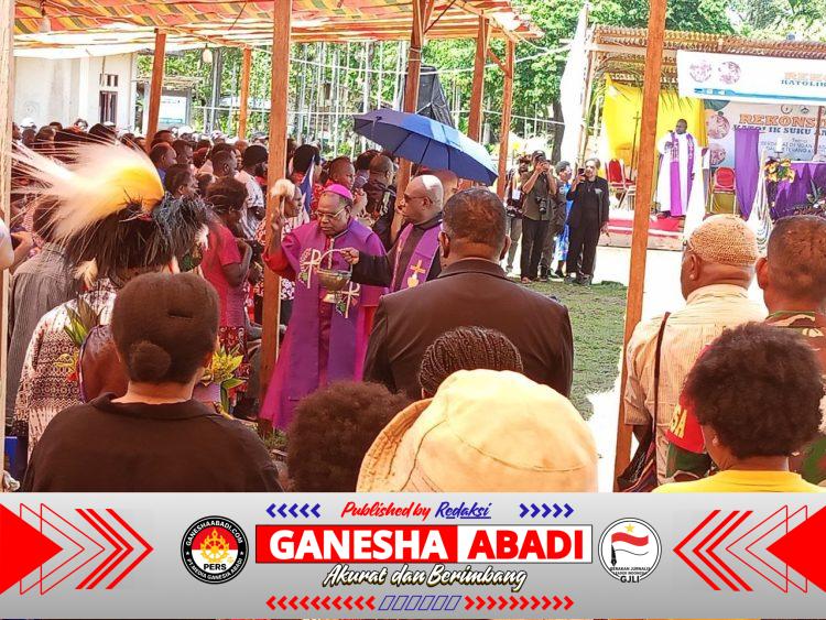 Agar Berjalan Dengan Aman dan Khidmat, Babinsa Koramil Agimuga Hadiri Sekaligus Amankan Jalannya Ibadah Rekonsiliasi Umat Katolik