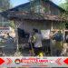 POLSEK BABUSSALAM LAKUKAN PEMBERSIHAN RUMAH WARGA TERDAMPAK BANJIR