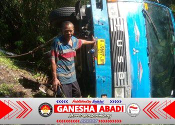 Kecelakaan Truk Fuso di Jalur Denpasar–Gilimanuk, Antap Selemadeg: Muatan Berat Esbes Sebabkan Truk Mundur dan Terguling