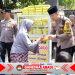 Polsek Taman Gelar Jumat Berkah, 100 Kotak Makanan Dibagikan kepada Warga Sidoarjo