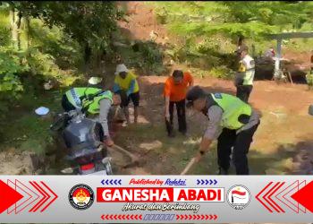PASCA LONGSOR, POLSEK SAMBIREJO BERSAMA TIM GABUNGAN TURUN TANGAN BANTU PEMULIHAN DI EMPAT LOKASI TERDAMPAK