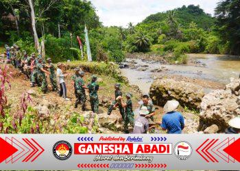 Kabalog TNI Tinjau Pembangunan Jembatan Gantung di Sukabumi, Pastikan Progres Sesuai Perintah Panglima TNI