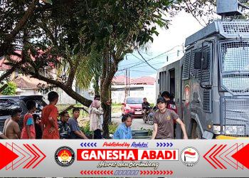 Polri dan BPBD Padang Gerak Cepat Salurkan Air Bersih ke Titik Krisis Pascabencana di Nanggalo dan Sekitarnya