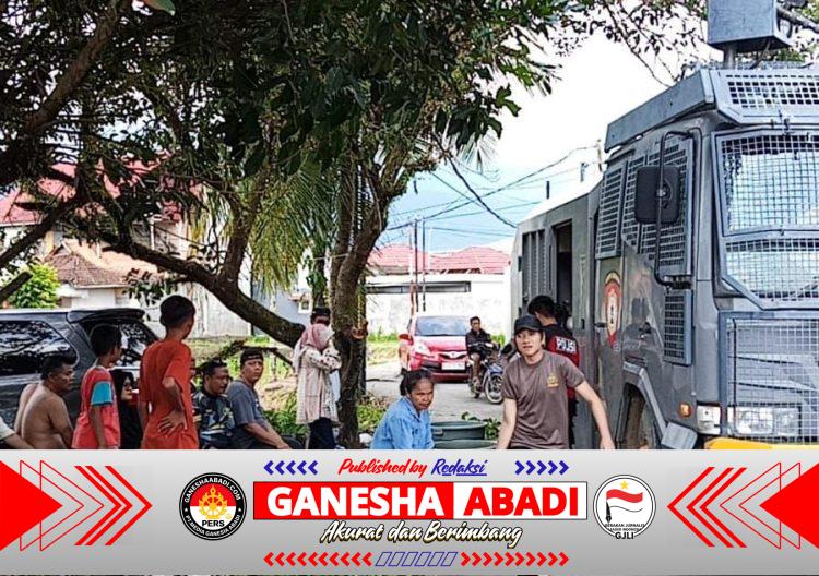 Polri dan BPBD Padang Gerak Cepat Salurkan Air Bersih ke Titik Krisis Pascabencana di Nanggalo dan Sekitarnya