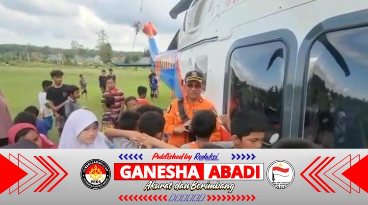 Helikopter Polri Bawa Bantuan ke Aceh Tamiang, Kru Luangkan Waktu Temani Anak-Anak di Tengah Darurat