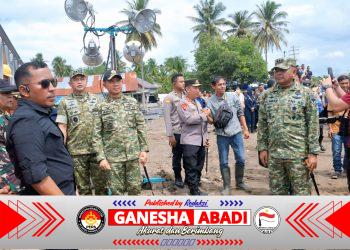 Presiden Prabowo Tinjau Percepatan Perbaikan Jembatan Teupin Mane dan Pengungsian Warga di Bireuen Didampingi Panglima TNI